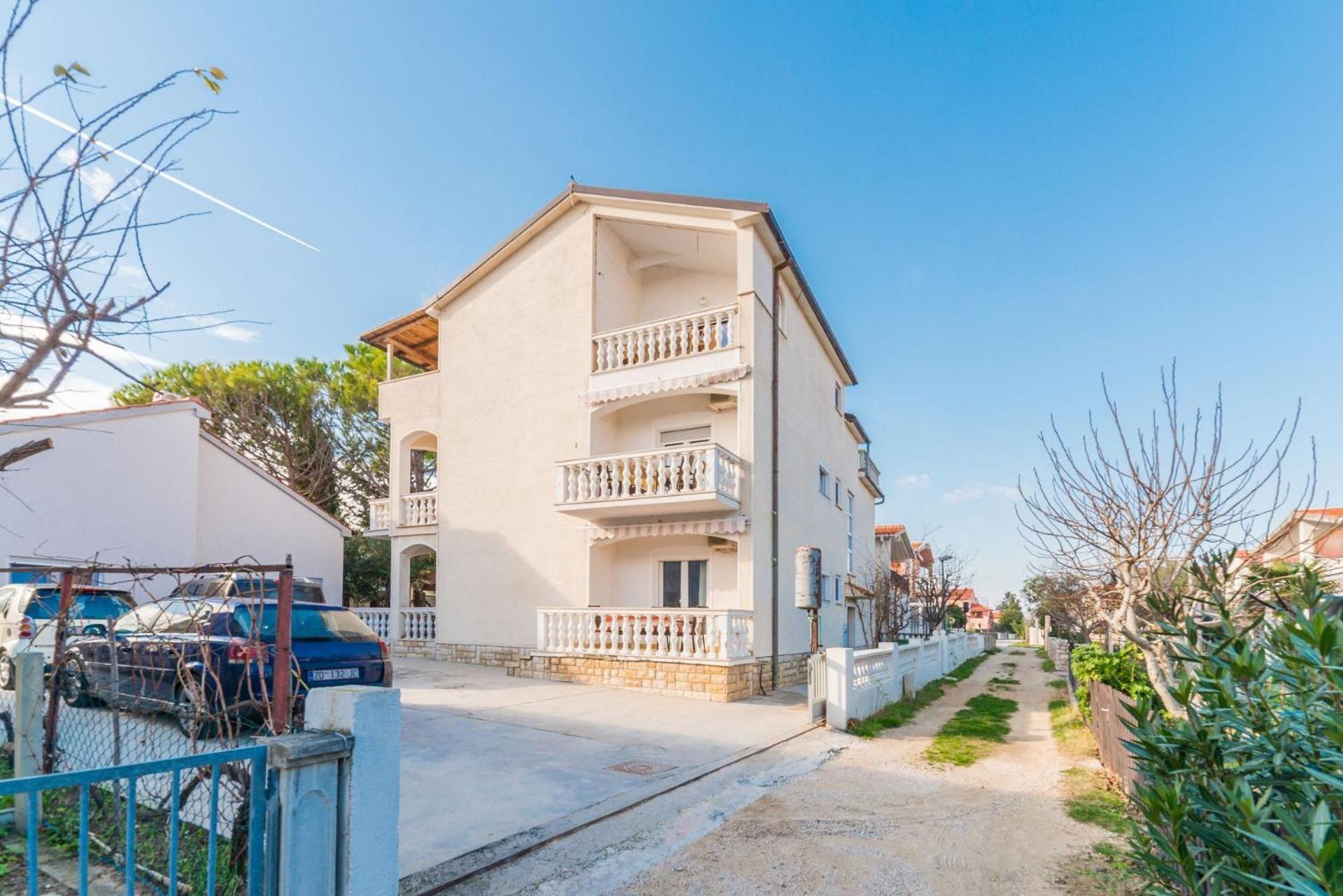 Apartments Ivica - With Parking Нін Екстер'єр фото