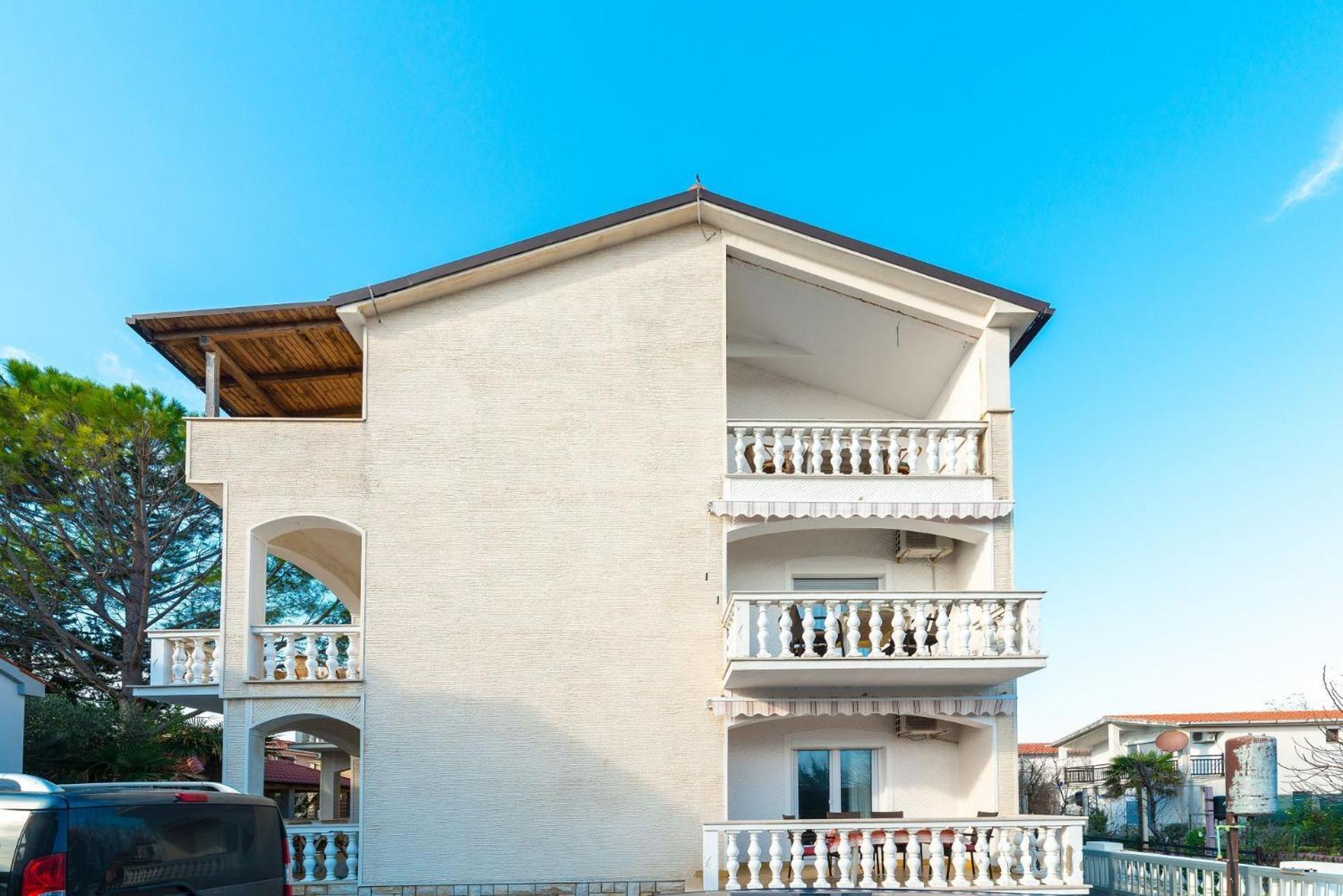 Apartments Ivica - With Parking Нін Екстер'єр фото