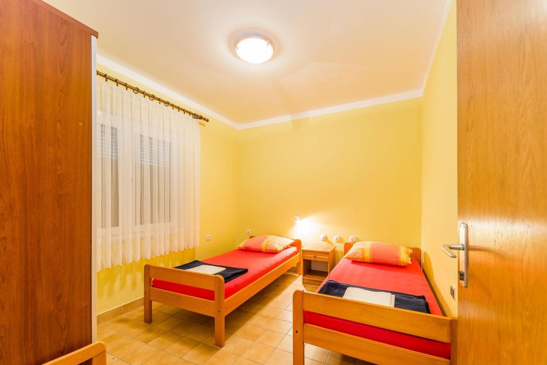 Apartments Ivica - With Parking Нін Екстер'єр фото